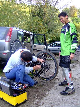 réparation sous l'oeil attentif du pilote