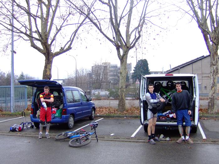 Il est presque 11h.L'heure des grands.Certains se préparent dehors
