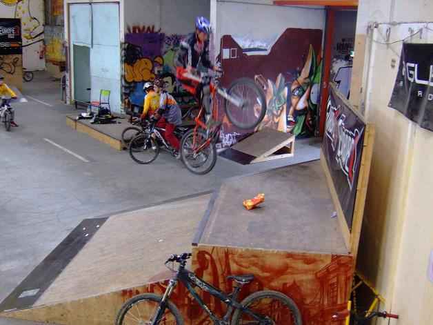 Hugo s'essaye au saut