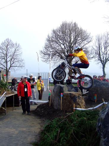 c'est intense le trial sur des blocs de cailloux