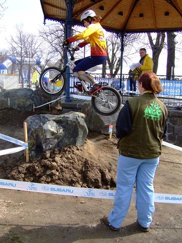 un franchissement sous l'oeil vigilant du commissaire de zone