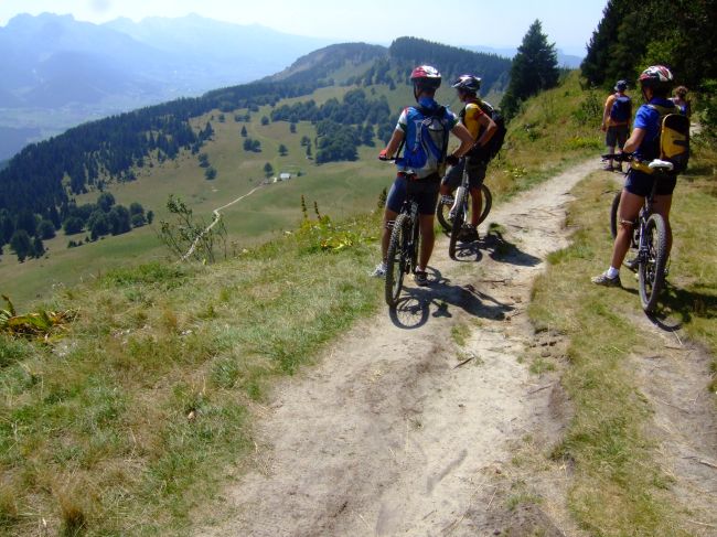 vue plongeante sur le refuge de la Molière