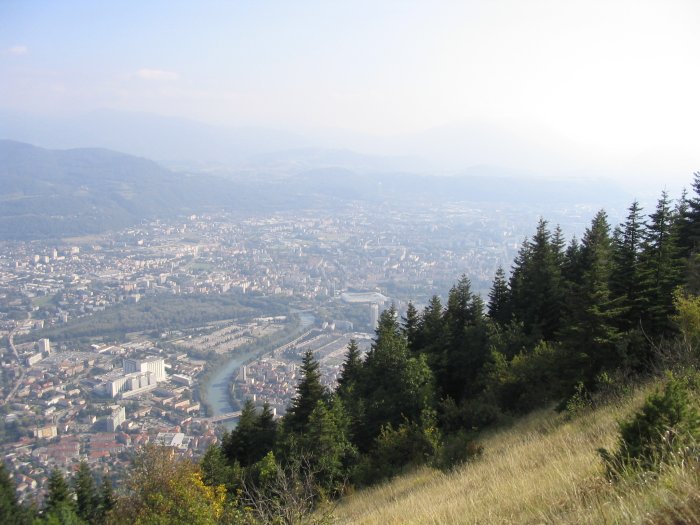 Contraste entre nature et urbanisation