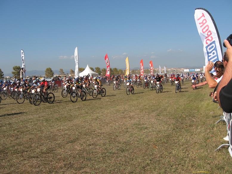 Avec 250 coureurs au départ ça chauffe et ça frotte