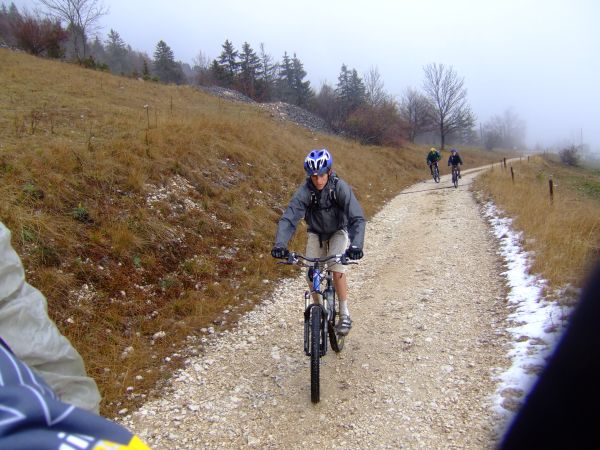 montée au dessus des Aigaux: Hugo, Joris et Guy montée au dessus des Aigaux: Hugo, Joris et Guy
