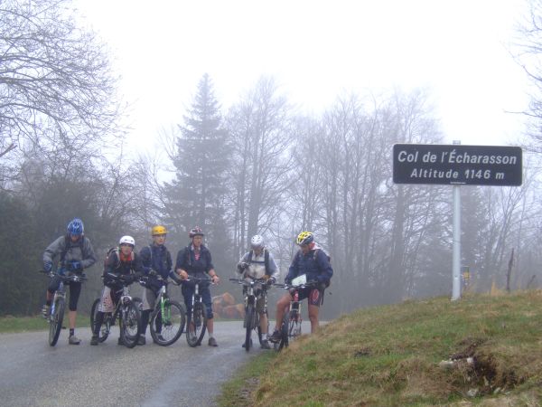 Peu après nous ommes au col de l'Echarasson. (1146m)