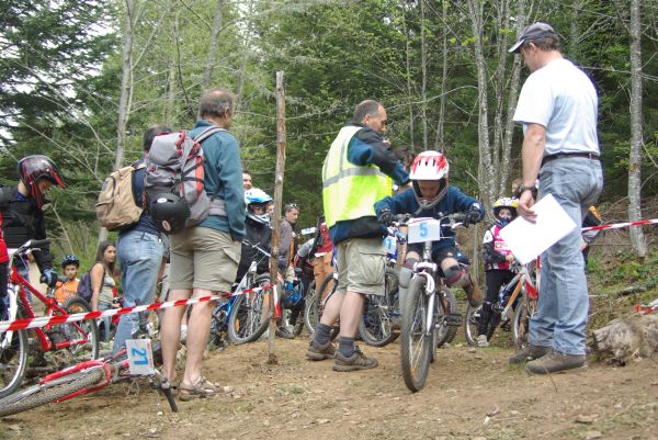 Bernard et Yves au départ de la descente des plus jeunes.