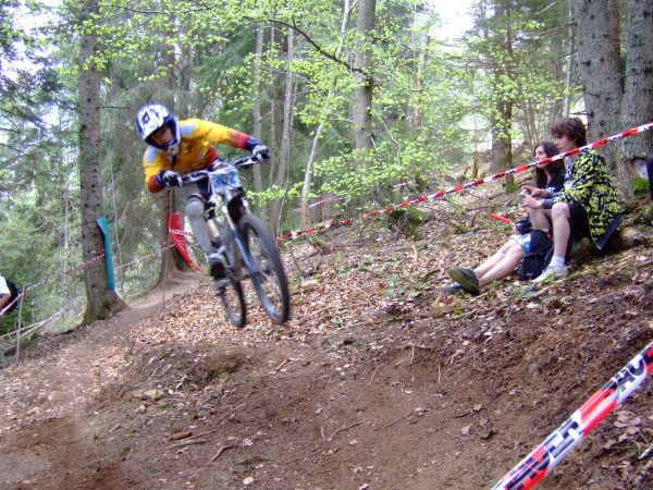 Un saut dans le hyp.