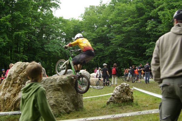 après la prise d'élan et l'extension ça monte tout seul...