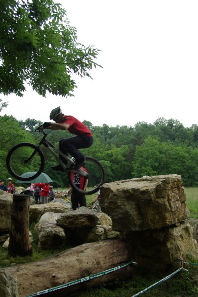 Arthur:jemonte, je descend!