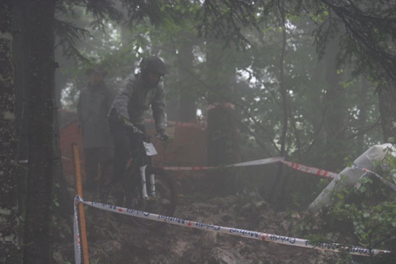 Samuel en reconnaissance dans le pierrier