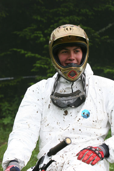 Thomas aime la boue !