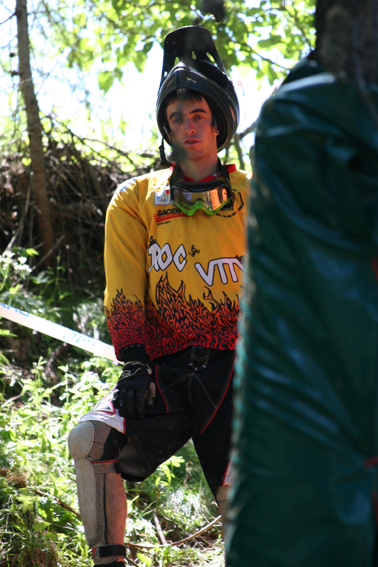 Sam essayant de négocier avec le tapis !