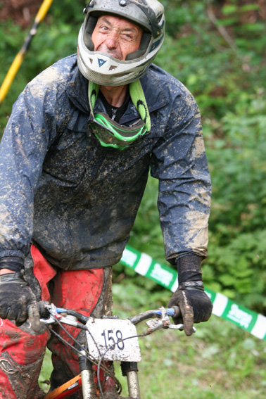 Bernard a l'air content dans la boue ?