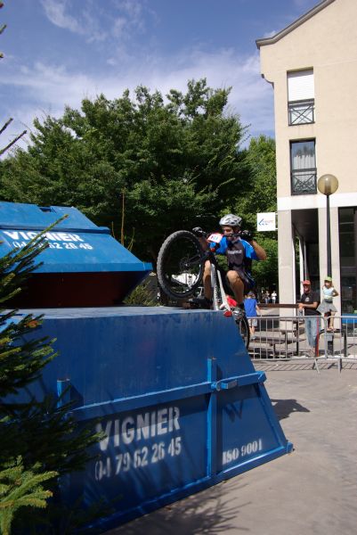 L'adérence est limite sur la tole au soleil....