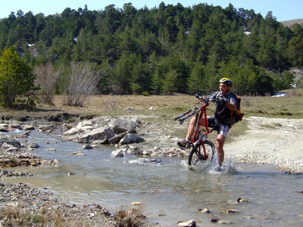 ...mais surtout sans perdre sa roue avant! hien Christophe?
