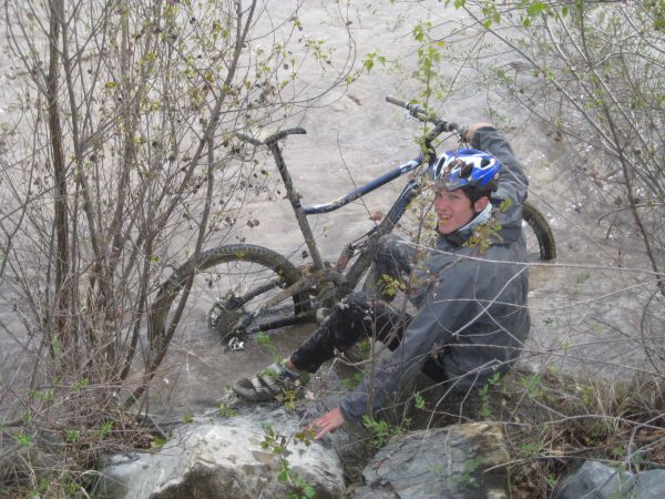 A digne Hugo fait carrément trempé le vélo dans la Bléone