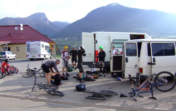 Ultimes préparatifs à Luc la Croix Haute.