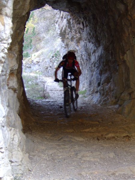 ...dans un tunel naturel.