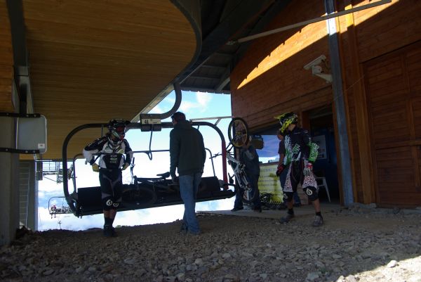 De même à l'arrivée .