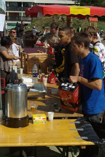 ...avant la prise d'assaut durant la pause de midi!