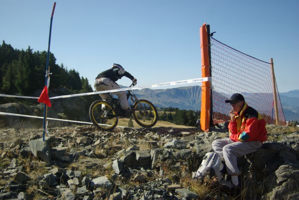Un signaleur veille au grain.