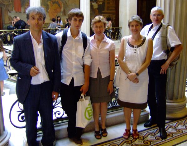 Benjamin avec à sa gauche son professeur, à sa droite Babeth, Mme la proviseur adjointe du lycée Deschaux et moi même.