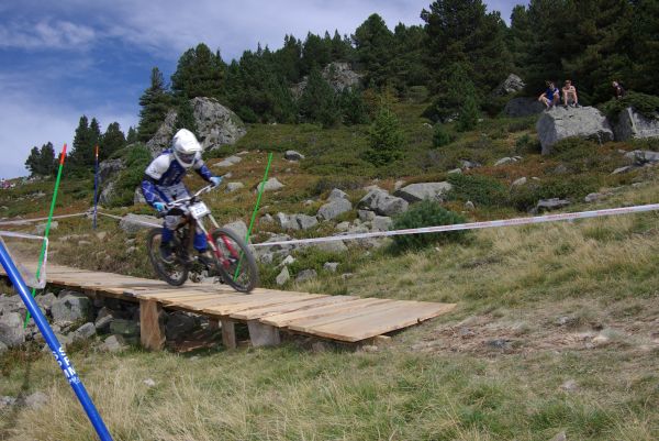 ou cet autre pilote qui relance dès que possible...