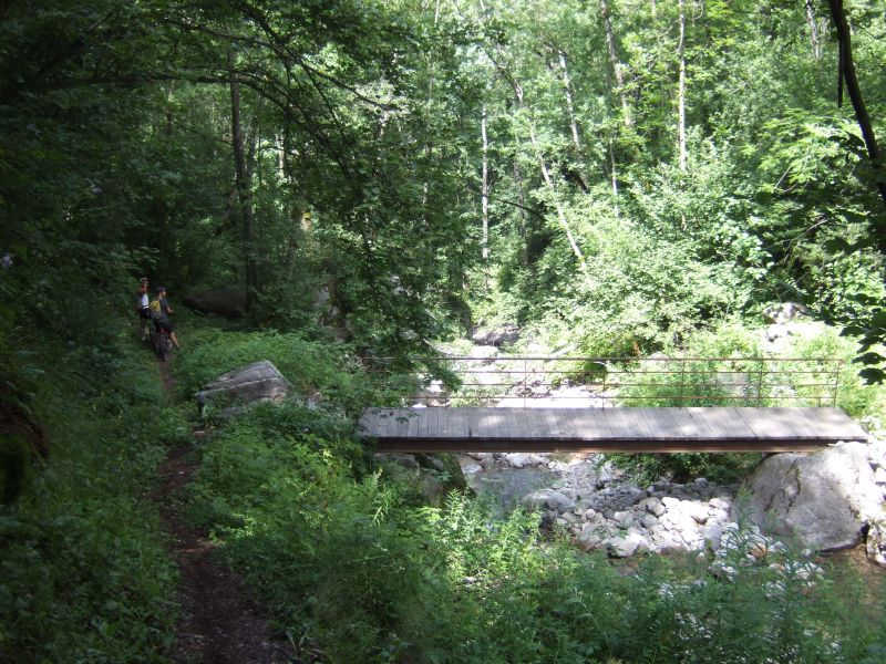 ...pas vraiment par les même chemins....