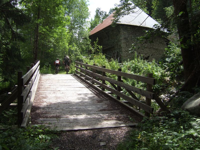 ...que nous quittons sitôt les bidons remplis.