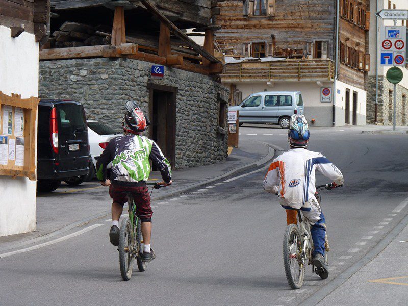 Sam et Luc, 1km de montée entre notre Sam et Luc, 1km de montée entre notre